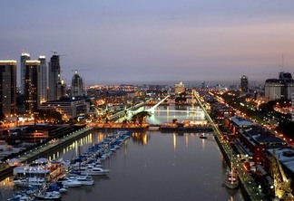 Puerto Madero neighborhood is seen at dusk in Buenos Aires, Argentina, Friday, March 31, 2006. This year the government is expecting a growth of around 9.6 percent of tourists arriving to Argentina, that would make more than 4 million tourists visiting the country. In 2005, earnings from tourism rose to US$3bn, or 11.7% more than […]