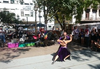 Onde assistir tango na rua em Buenos Aires