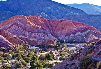 El cerro de los siete colores, en la quebrada de Purmamarca, es uno de los paisajes más distintivos del norte argentino.