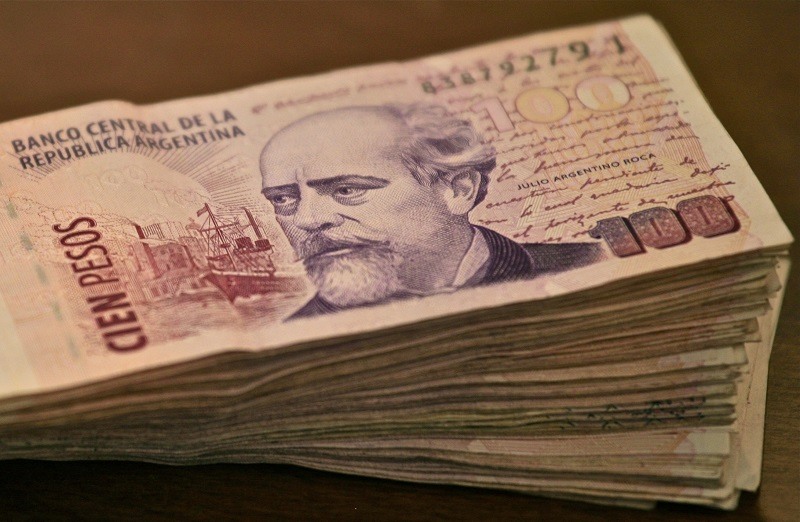 Monte com notas de pesos argentinos 