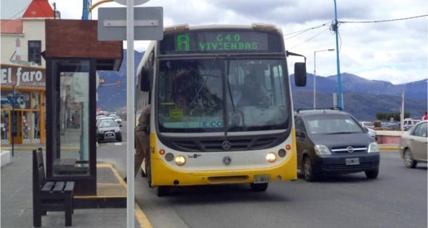 Pegando ônibus em Ushuaia