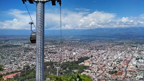 Teleférico no Cerro San Bernardo, em Salta