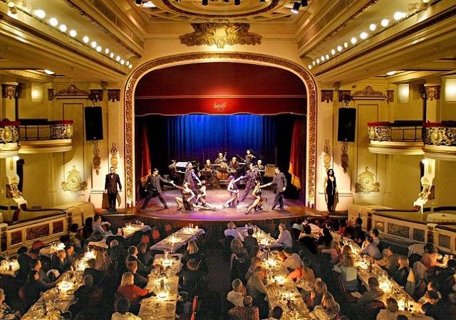 Espetáculo no Palácio Tango em Buenos Aires